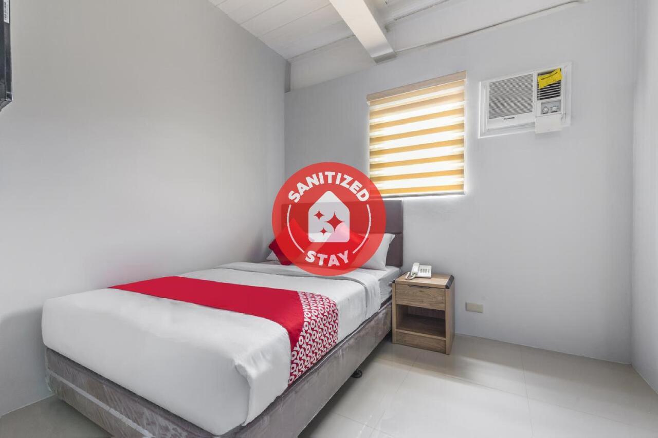 OYO 515 Finnex Hotel Mandaluyong Buitenkant foto