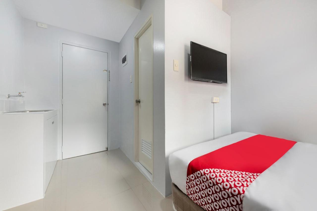 OYO 515 Finnex Hotel Mandaluyong Buitenkant foto