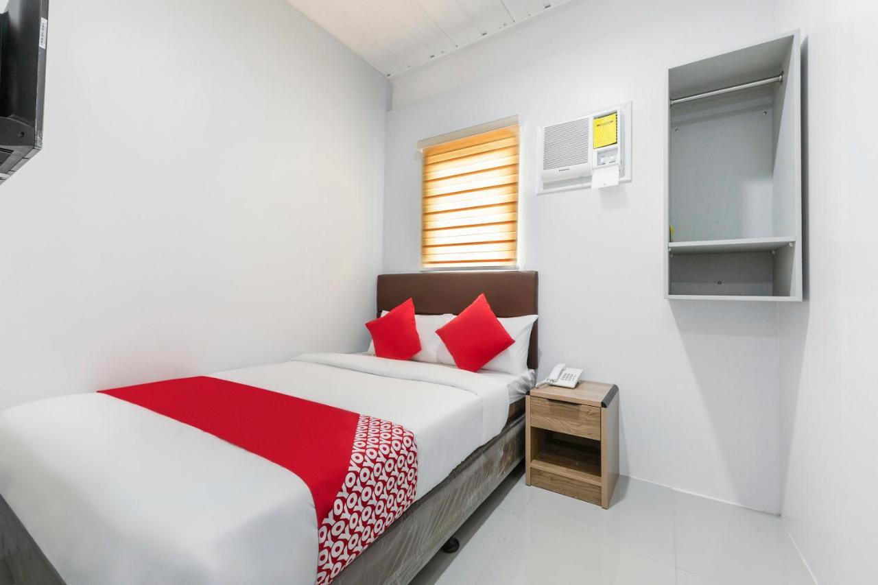 OYO 515 Finnex Hotel Mandaluyong Buitenkant foto