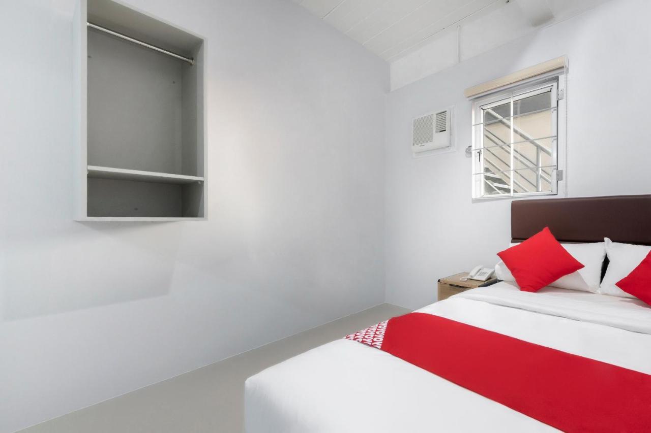 OYO 515 Finnex Hotel Mandaluyong Buitenkant foto