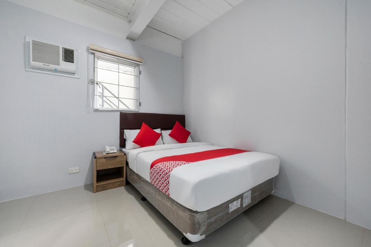 OYO 515 Finnex Hotel Mandaluyong Buitenkant foto