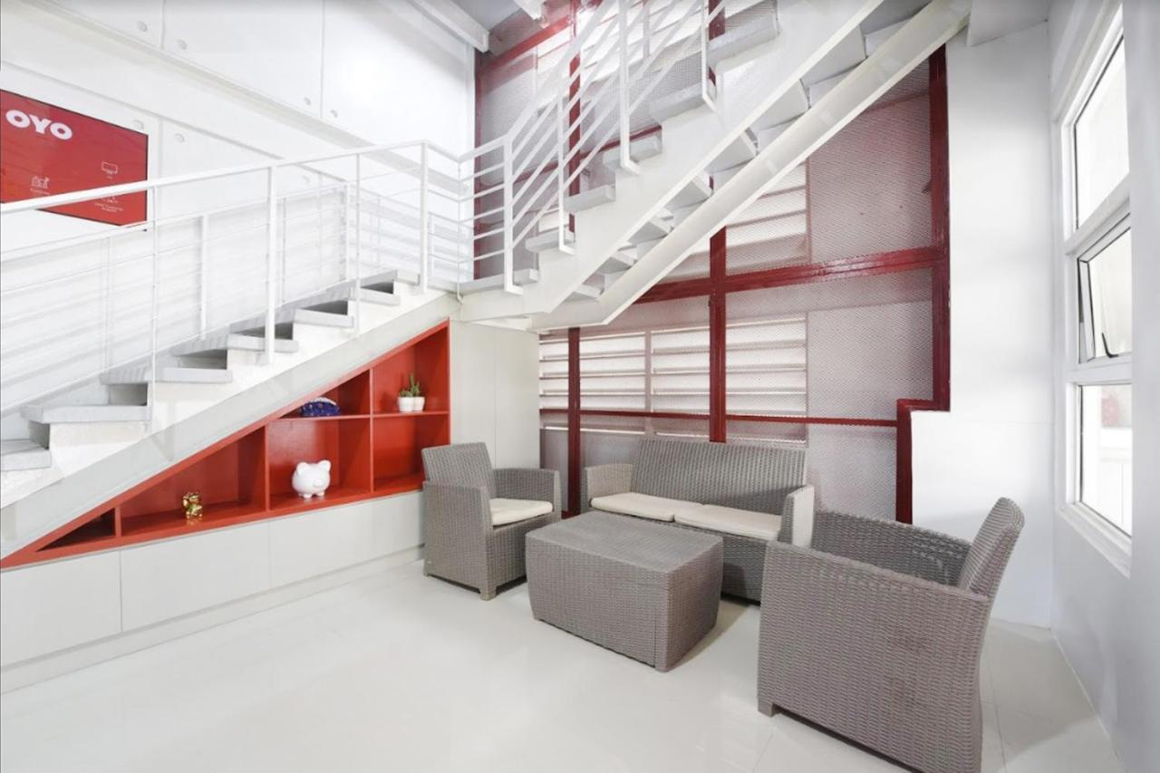 OYO 515 Finnex Hotel Mandaluyong Buitenkant foto