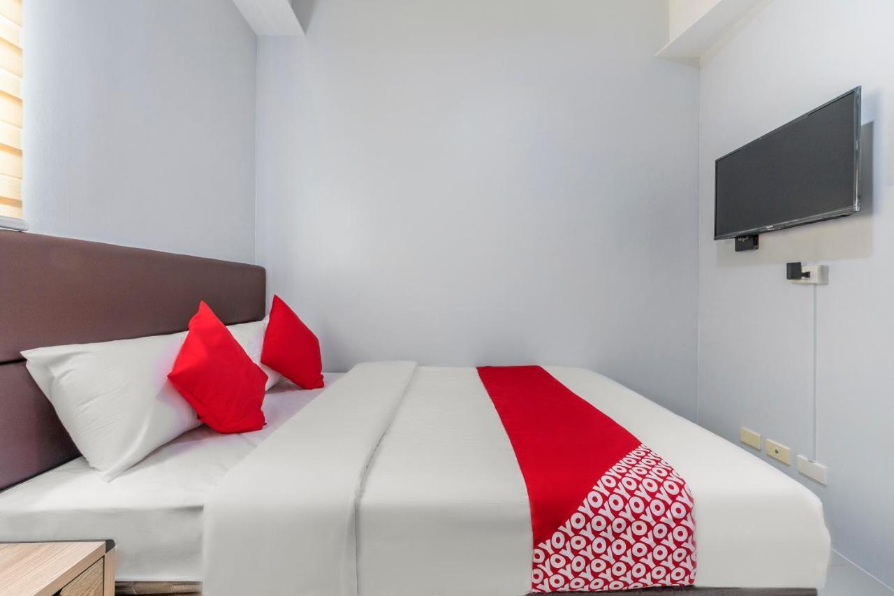 OYO 515 Finnex Hotel Mandaluyong Buitenkant foto