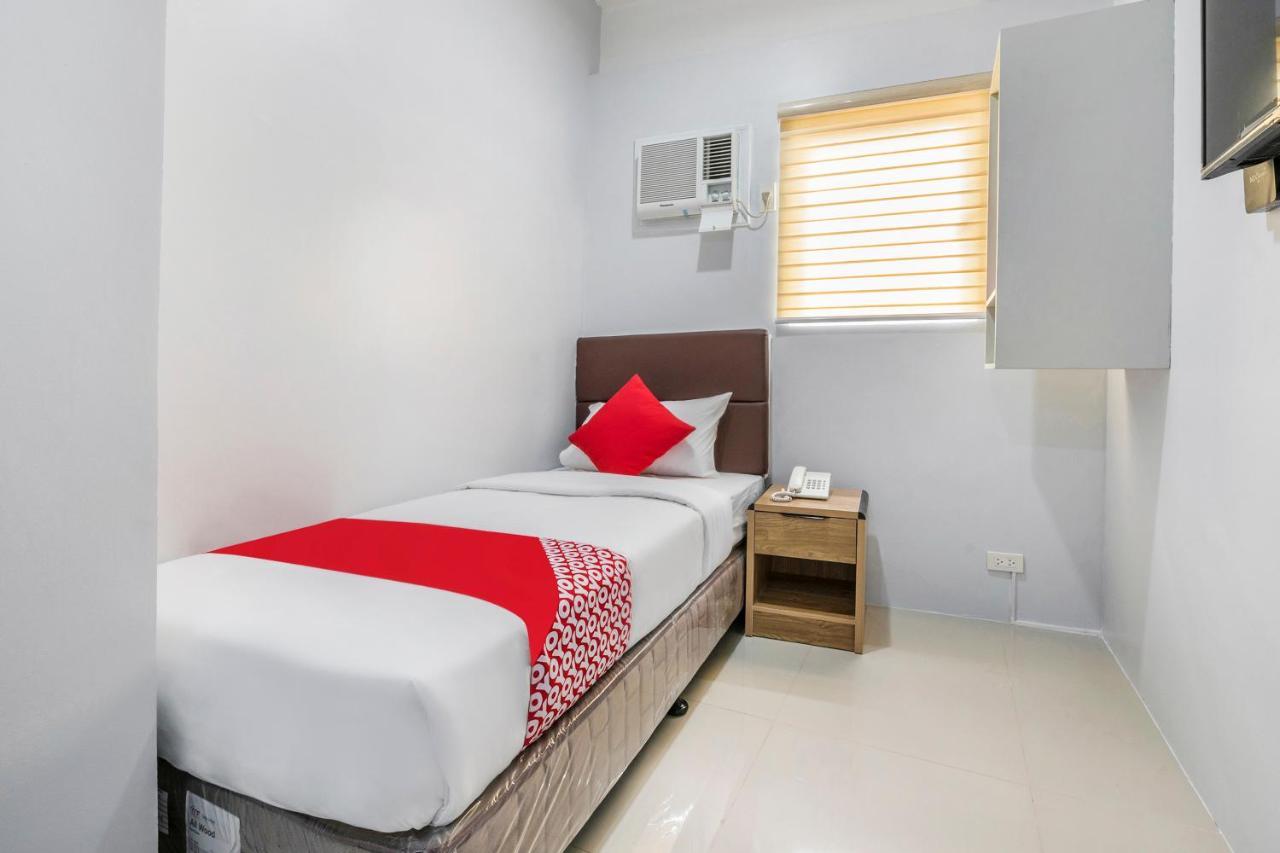 OYO 515 Finnex Hotel Mandaluyong Buitenkant foto