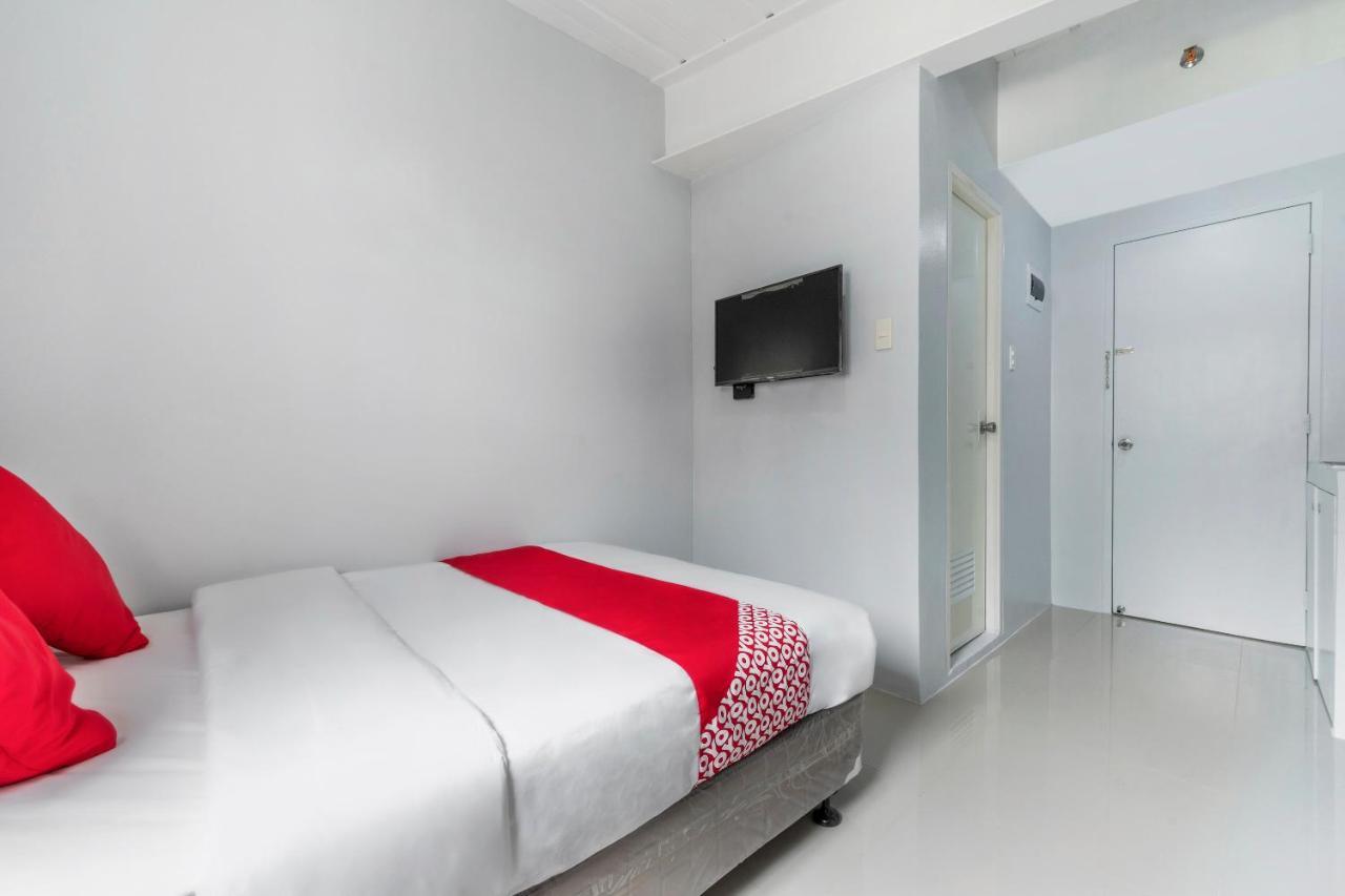 OYO 515 Finnex Hotel Mandaluyong Buitenkant foto